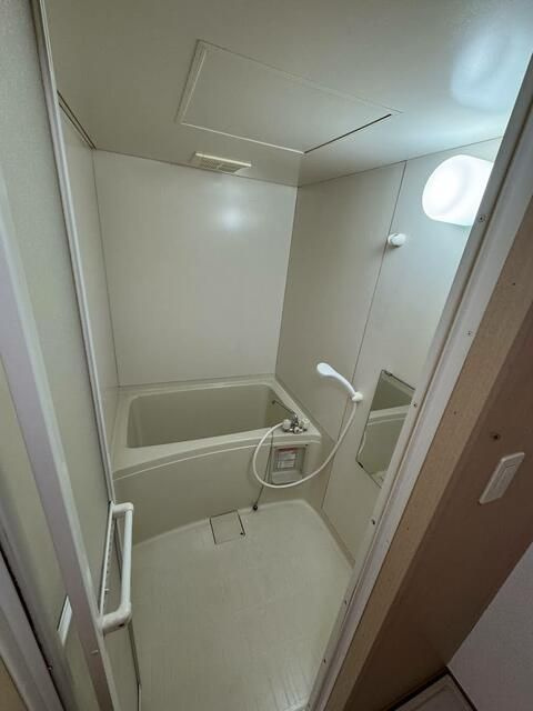 レオパレスドミールＡ館の浴室