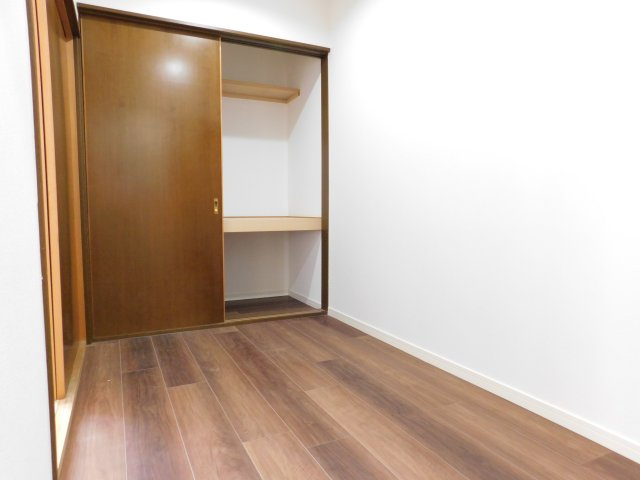 海部郡蟹江町学戸７丁目の中古一戸建の収納|◇納戸◇　　季節の荷物や家族の洋服など大容量収納できます！　押入れ完備！