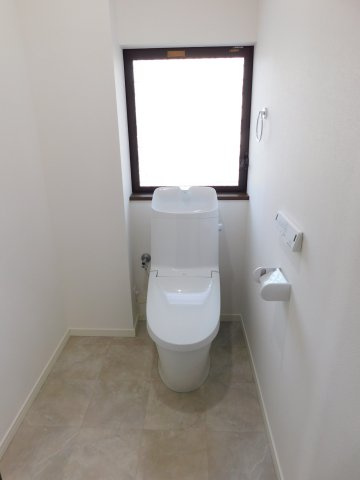 海部郡蟹江町学戸７丁目の中古一戸建のトイレ|◇トイレ◇　　ゆったりサイズ♪　トイレ新品交換　（２０２５年１０月リフォーム済）