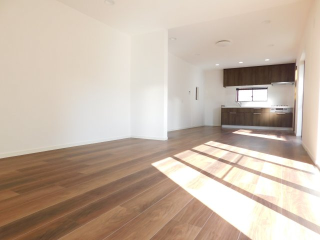 海部郡蟹江町学戸７丁目の中古一戸建の居間・リビング|◇リビング◇　　南面で広くて明るいリビング約２０．０帖　大きな窓の開放的な空間♪