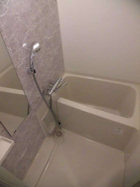 大阪市中央区本町橋の賃貸マンションの浴室