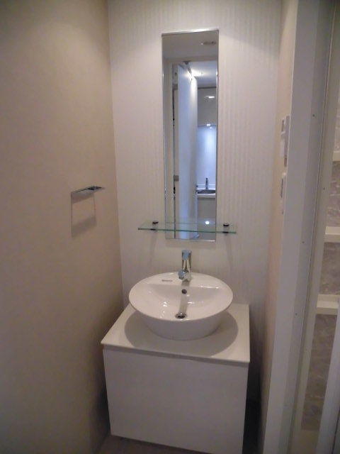 大阪市中央区本町橋の賃貸マンションの洗面所