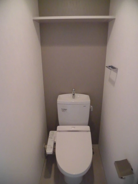 大阪市中央区本町橋の賃貸マンションのトイレ