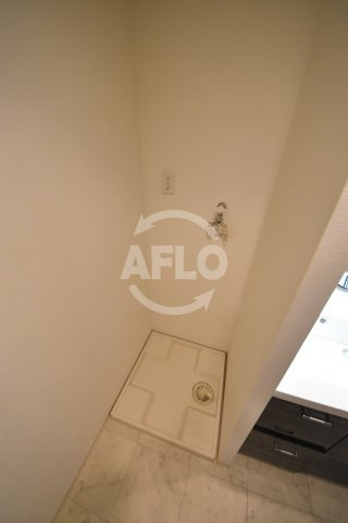 フローライト南森町の洗面所|フローライト南森町　洗濯機置き場