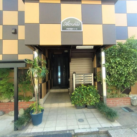 ACROSSのエントランス