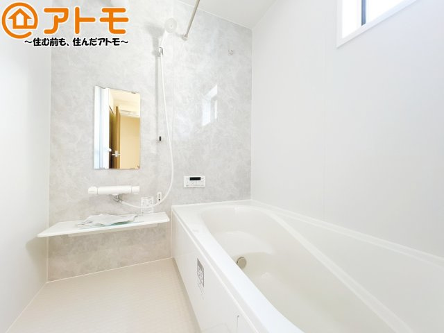 【浴室】 | 葵区古庄6丁目　新築戸建　全1棟 | 浴室は落ち着いた色のパネルでゆったりと過ごせる空間です。お風呂で一日の疲れを癒しましょう♪