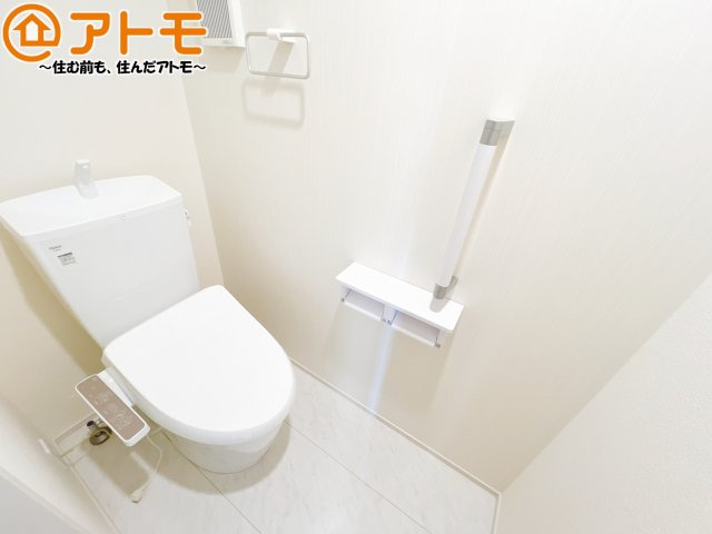 【トイレ】 | 葵区古庄6丁目　新築戸建　全1棟 | 常に便座を温かく保ってくれる温水洗浄便座です。冬場でも安心して座ることができますね♪