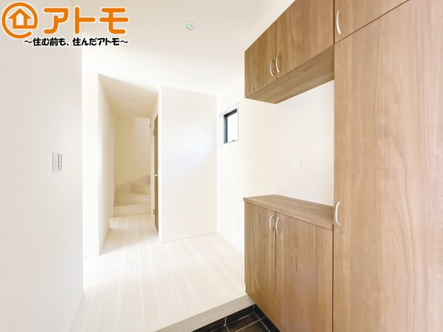 【玄関】 | 葵区古庄6丁目　新築戸建　全1棟 | 玄関は収納付きで使い勝手良好♪見た目もすっきり♪