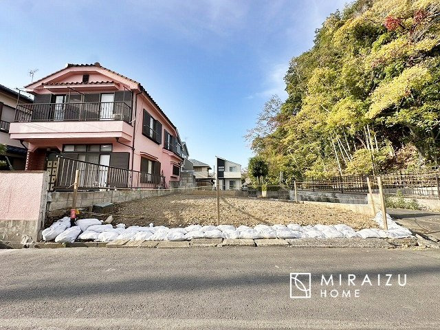 【周辺】 | お車の運転に自信のない方でも安心かなと思います。とても解放感があり、日当たりも気持ちよさそうです。

