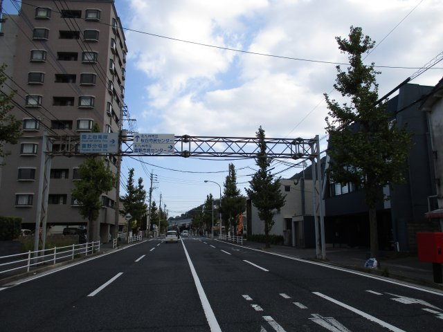 神幸町8番5号（A-27）の前面道路含む現地写真