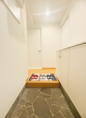 【玄関】 | 岡本ハウス