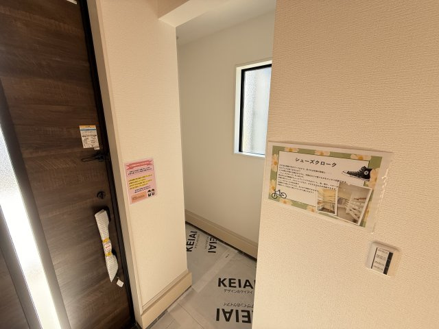 アーバンスタイル前橋市前箱田町1期　２号棟の玄関|シューズインクロークついてます。ベビーカーも収納できる広さです。