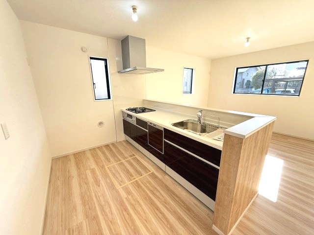 アーバンスタイル前橋市前箱田町1期　２号棟の区画図|お車は３台以上駐車可能です。
前面道路も広く車の出し入れもしやすいですよ！