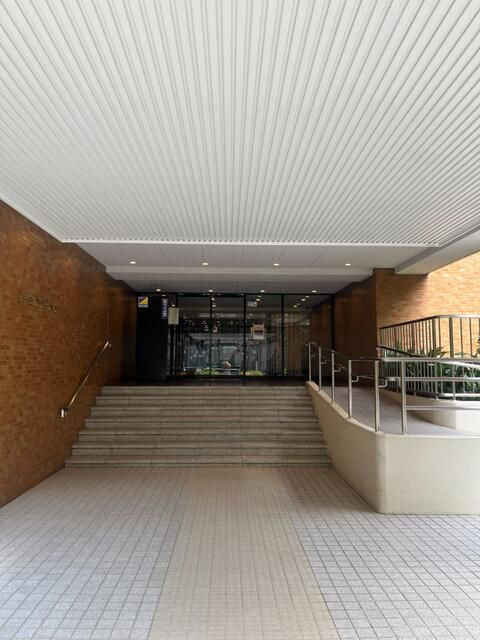 コープ野村一番町のエントランス