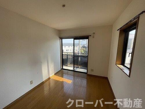 サーパスタウン田村町貸家の居間・リビング|原状回復工事前