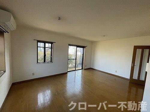 サーパスタウン田村町貸家の居間・リビング|原状回復工事前