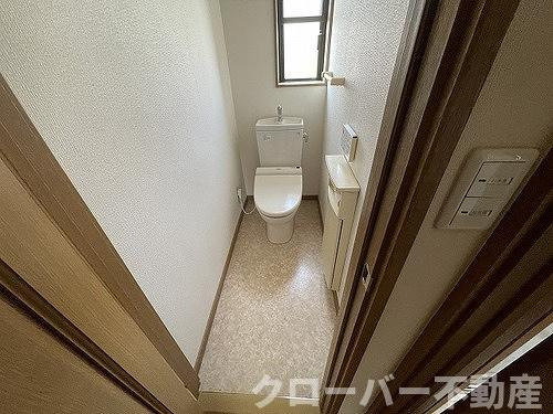 サーパスタウン田村町貸家のトイレ|原状回復工事前