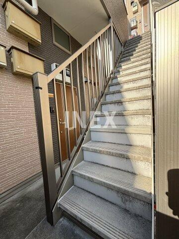 横浜市鶴見区矢向５丁目のアパートのロビー