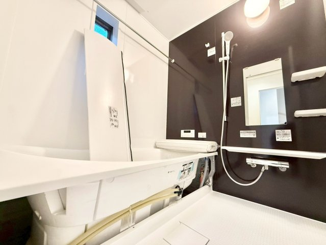 杉並区浜田山1丁目　新築戸建の浴室|浴室乾燥機付きのため、雨の日の洗濯物干しやカビの予防にも役立ちます。

現地ご見学希望・資料請求などお気軽にお問い合わせ下さい！
03-5990-5201