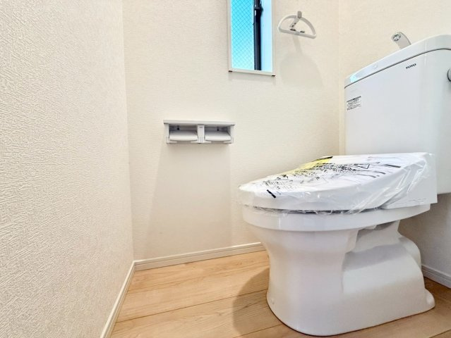 杉並区浜田山1丁目　新築戸建のトイレ|ウォシュレット付きのトイレはいつも快適！

現地ご見学希望・資料請求などお気軽にお問い合わせ下さい！
03-5990-5201
