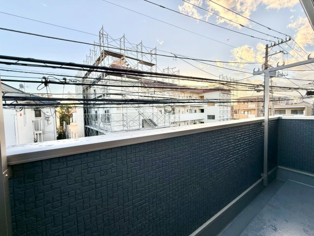 杉並区浜田山1丁目　新築戸建のバルコニー|陽当り良好の南向きバルコニーで、お洗濯物干しもはかどります。

現地ご見学希望・資料請求などお気軽にお問い合わせ下さい！
03-5990-5201