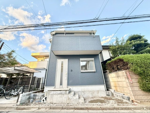 杉並区浜田山1丁目　新築戸建の外観|清潔感のあるシンプルな外観が特徴の新築戸建。

現地ご見学希望・資料請求などお気軽にお問い合わせ下さい！
03-5990-5201