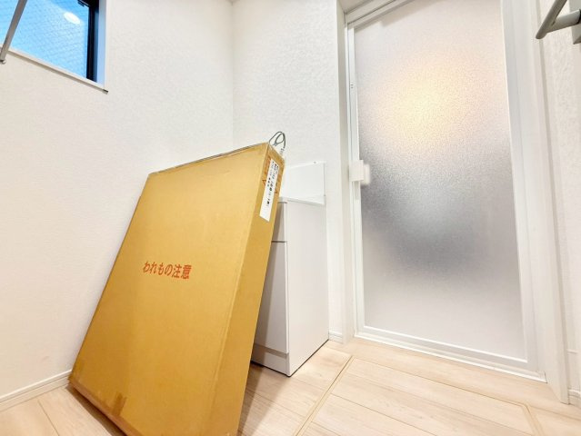 杉並区浜田山1丁目　新築戸建の独立洗面台|白を基調にした飽きのこない空間は、質感豊かな仕上がり。

現地ご見学希望・資料請求などお気軽にお問い合わせ下さい！
03-5990-5201