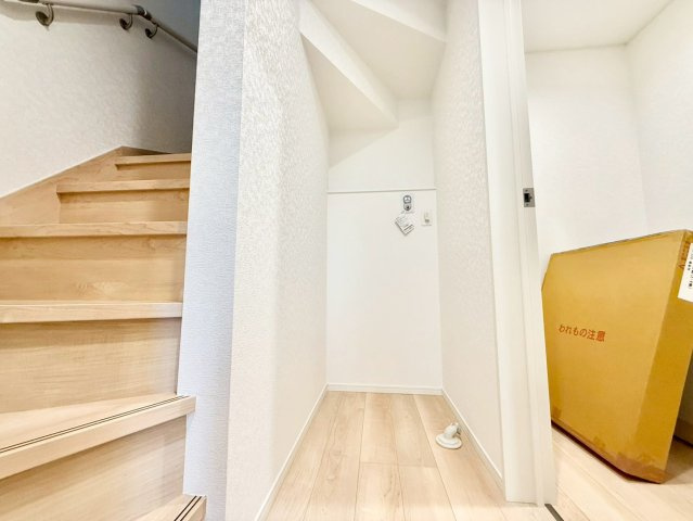 杉並区浜田山1丁目　新築戸建のランドリースペース|洗濯機置き場

現地ご見学希望・資料請求などお気軽にお問い合わせ下さい！
03-5990-5201