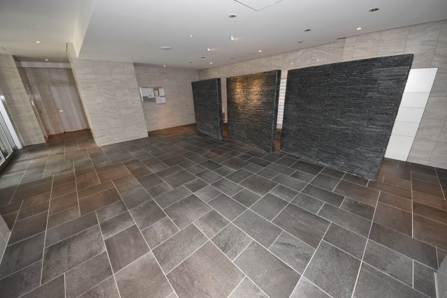 レオンコンフォート難波南のエントランス