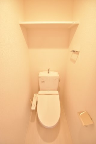 大阪市都島区東野田町１丁目の賃貸マンションのトイレ