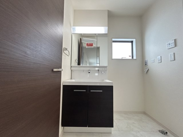 LG八重瀬町具志頭〈３号棟〉の独立洗面台