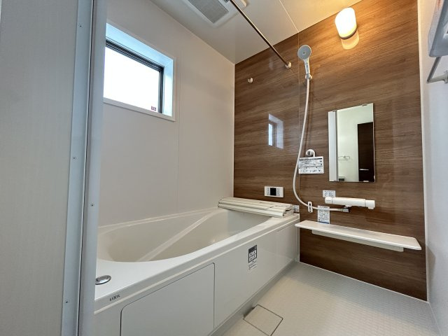 LG八重瀬町具志頭〈３号棟〉の浴室