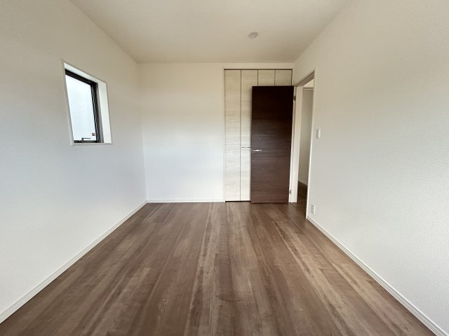 LG八重瀬町具志頭〈３号棟〉の洋室