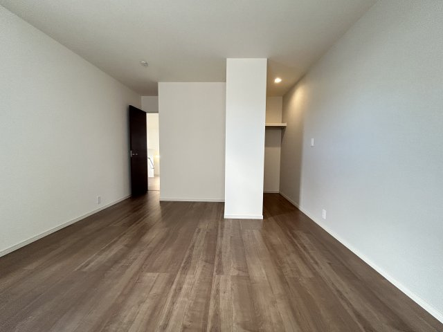 LG八重瀬町具志頭〈３号棟〉の洋室