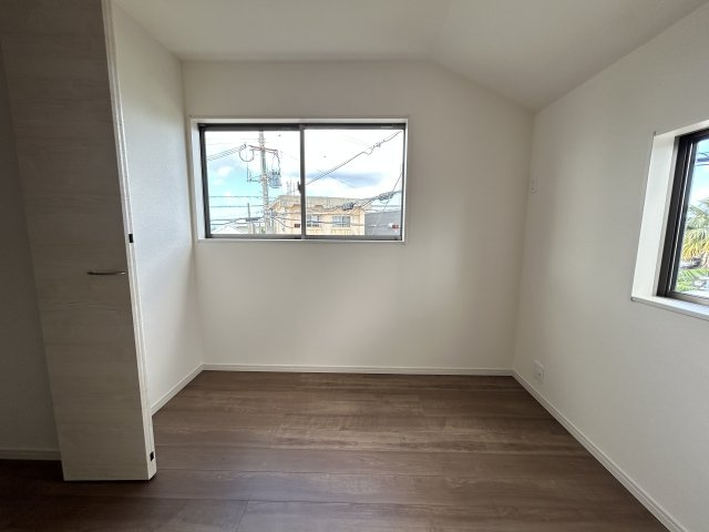 LG八重瀬町具志頭〈３号棟〉の洋室