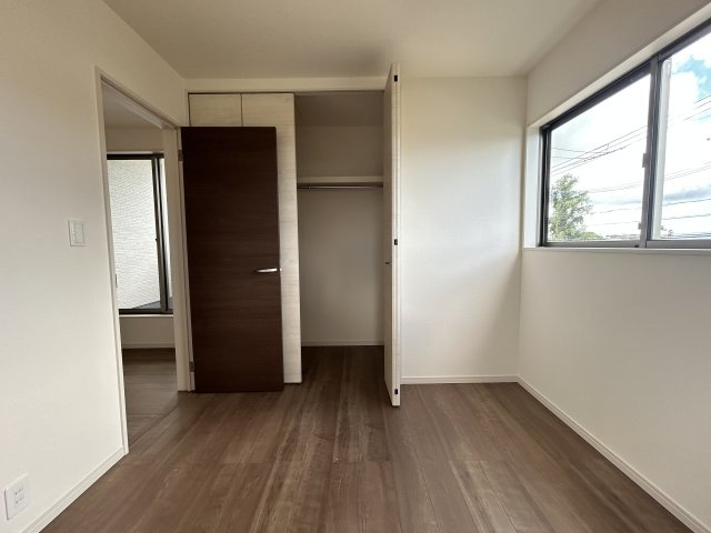 LG八重瀬町具志頭〈３号棟〉の洋室