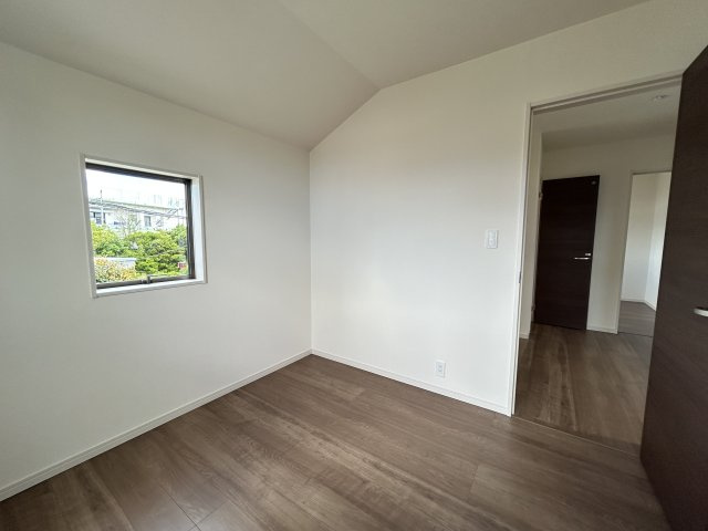 LG八重瀬町具志頭〈３号棟〉の洋室