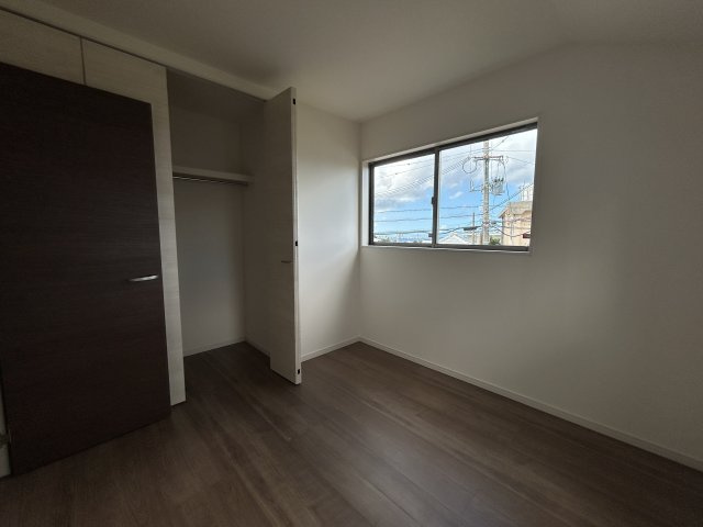 LG八重瀬町具志頭〈３号棟〉の洋室