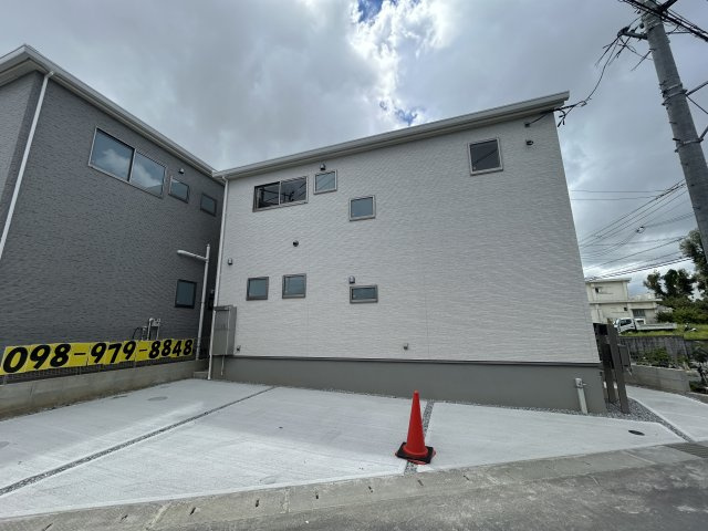 LG八重瀬町具志頭〈３号棟〉の外観