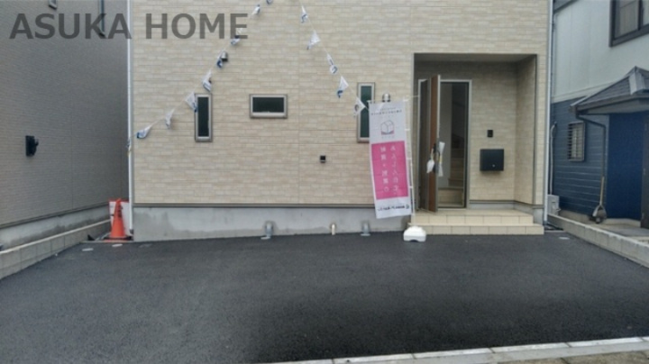 旭区上白根町新築戸建ての駐車場