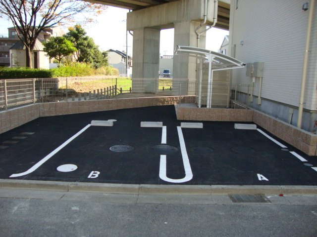 ローズテラスの駐車場|外観写真（昼）