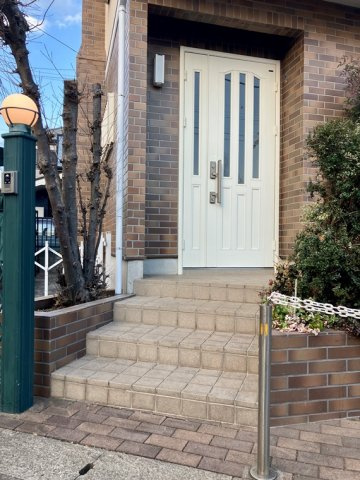 下瀬谷戸建のエントランス