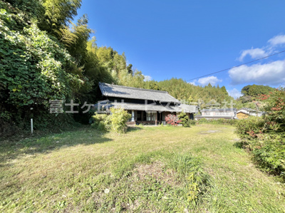 【庭】 | 掛川市安養寺 店舗にオススメな古民家物件 | 土地面積:621.58㎡、お庭の付いた物件です