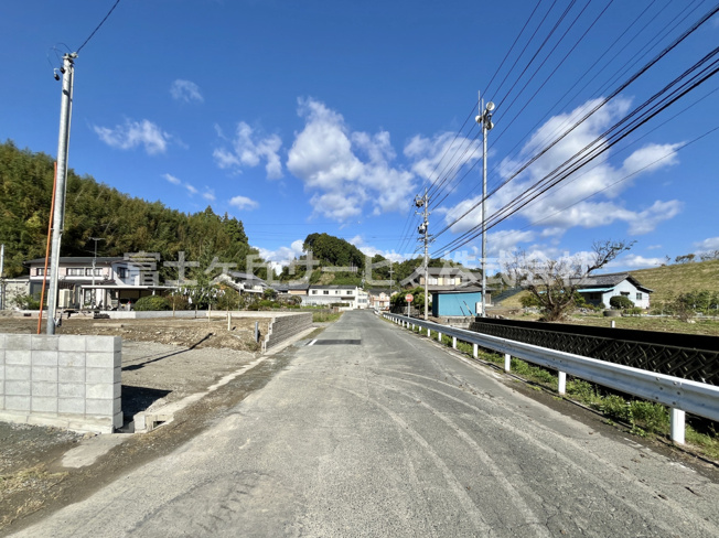【前面道路含む現地写真】 | 掛川市安養寺 店舗にオススメな古民家物件 | 前面道路含む現地写真です