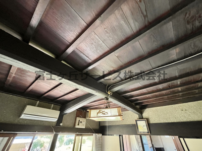【内装】 | 掛川市安養寺 店舗にオススメな古民家物件 | 和室の天井は古いまま残っていて風情があります