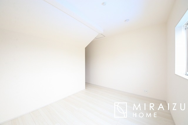 【内装】 | ご家族様のプライベート空間が確保できる素敵な間取りです。また敷地ゆったりですので、おうち時間を楽しむのにもぴったりですね♪
