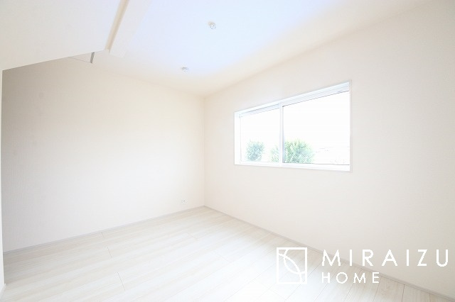 【庭】 | 青く澄み渡った綺麗な空と、陽の光をたっぷりと受ける、そんな新築住宅で新生活をスタートしてみませんか？見学・ご相談等、ミライズホーム(株)までお気軽にご連絡下さい♪