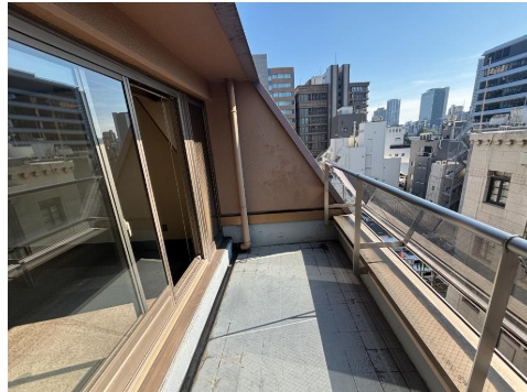 西天満ロイヤービルのバルコニー