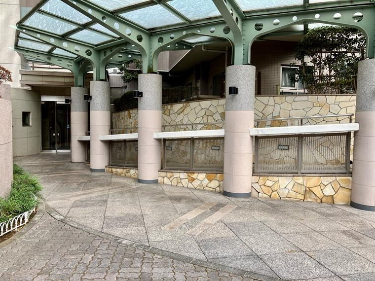 幡ヶ谷ハイムグランシスのエントランス