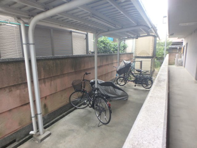 【その他共用部分】 | サン・ウエストパレス | 屋根付き駐輪スペースです